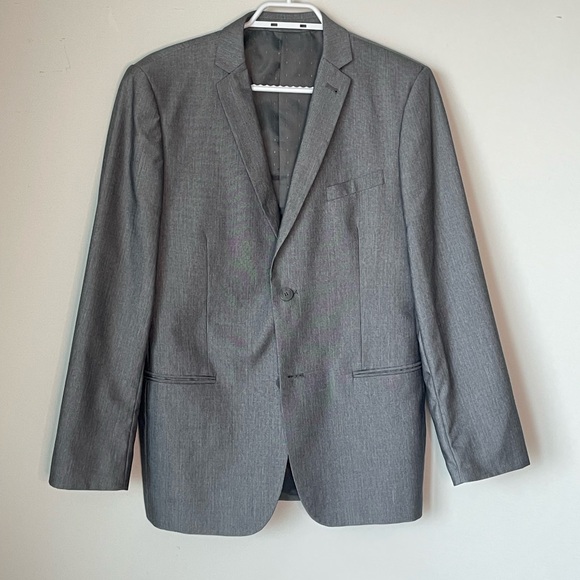 Timeless Gray Blazer - Classic, Versatile, and Perfect for Any Occasion - Picture 1 of 5